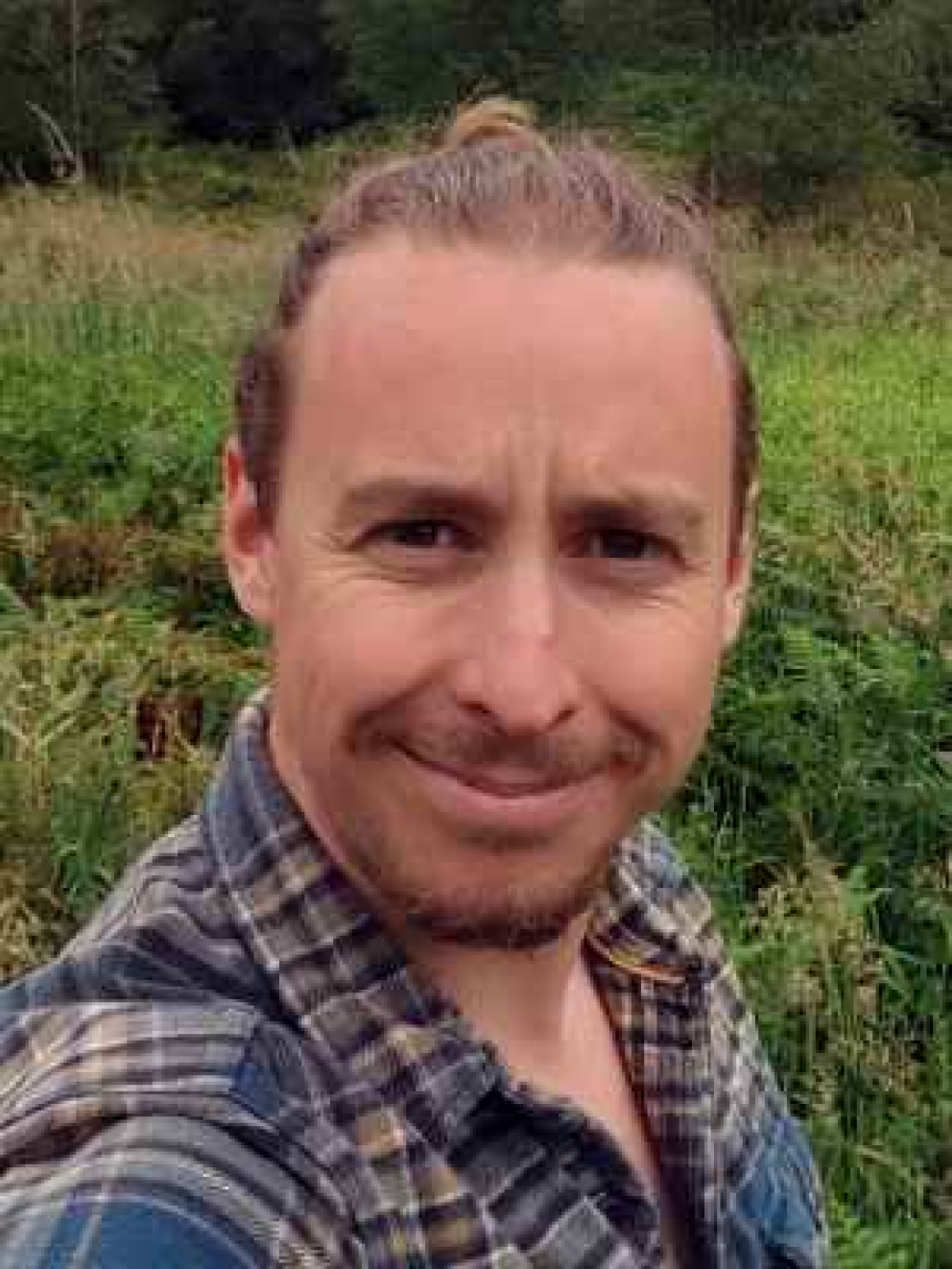 Tom Wilson, co-leading our Awakening Relations nature-mindfulness sessions